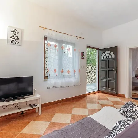 3 Bedroom Beautiful In Apartment Jadranovo