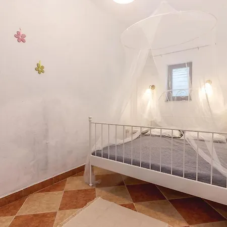 3 Bedroom Beautiful In Apartment *