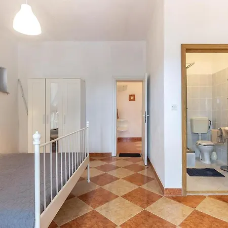 Apartment 3 Bedroom Beautiful In