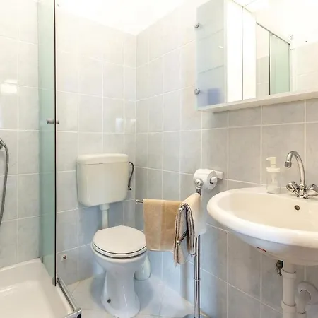 3 Bedroom Beautiful In Apartment Jadranovo