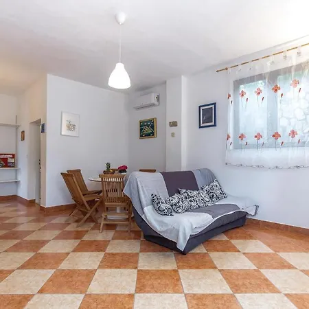 Apartment 3 Bedroom Beautiful In *