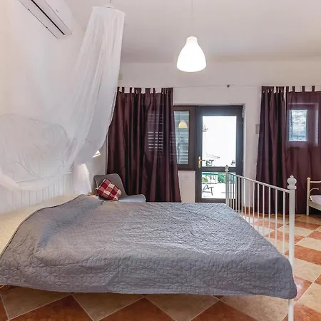 Apartment 3 Bedroom Beautiful In